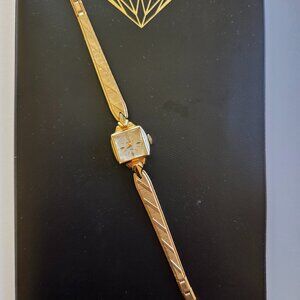 Helbros vintage ladies watch gold - working